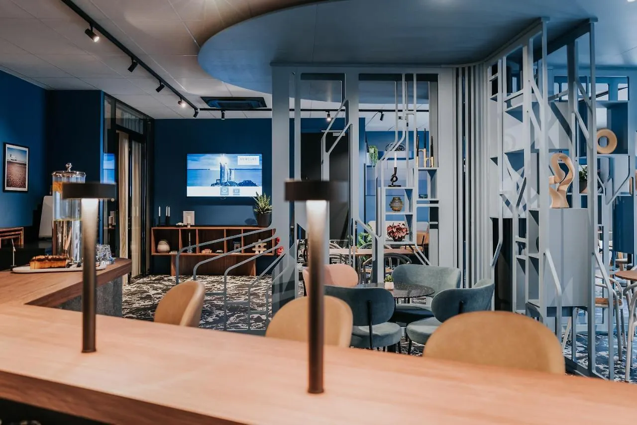Mercure Brest Centre Port 4*,